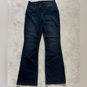 Laurie Felt Silky Curve Boot Cut Jeans. Size Medium. Dark Wash.